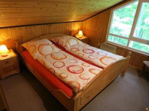 a bedroom with a bed in a wooden room at Ferienhaus Mara für 5 Personen mit Sauna und Kaminofen am Waldrand vom Ferienpark Extertal in Extertal