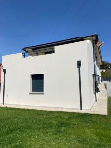 Το κτήριο όπου στεγάζεται  το διαμέρισμα +4 φωτογραφίες