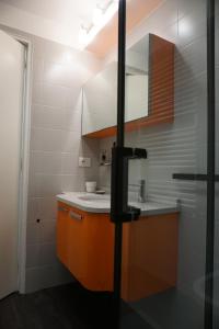 Ένα μπάνιο στο Milan Space Loft - Apartment close to M5 subway - Free Parking - Sky & Netflix TV +26 φωτογραφίες