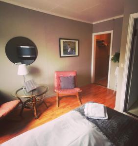 TV a/nebo společenská místnost v ubytování Vertshuset Fannarheimr - Bed &Breakfast