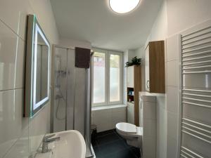 Rudi Homes Essen #1 tesisinde bir banyo