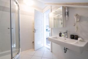 Phòng tắm tại Centre Prague Retreat Residence +187 ảnh