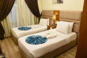 Zamalek Army Hotel tesisinde bir odada yatak veya yataklar