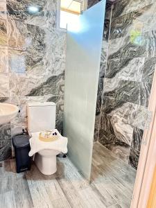 Koupelna v ubytování Cemils Guest House + 37 fotografií