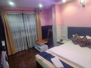 Voodi või voodid majutusasutuse Express Myagdi Hotel Pvt Ltd toas