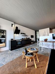 a living room with a table and a kitchen at casa mia in Ano Mera