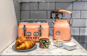 a kitchen counter with a toaster and a plate of bread at Central 3 - Bedroom Townhouse in Brighton with Parking in Brighton & Hove +11 photos