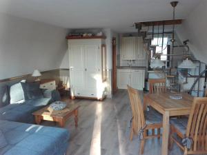 a living room with a couch and a table at Finnhütte Amelie in Gager