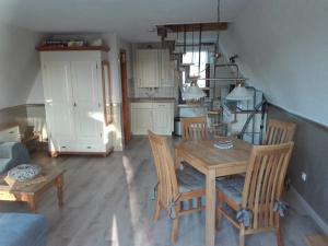 a kitchen and dining room with a table and chairs at Finnhütte Amelie in Gager