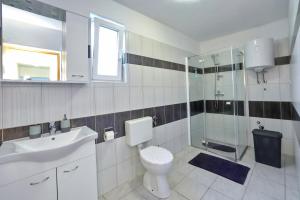Ένα μπάνιο στο apartment doris