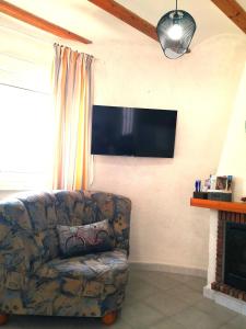 a living room with a couch and a flat screen tv at Apartament in Monte Pedreguer in Pedreguer