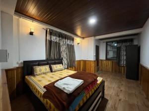 a bedroom with a bed in a room at Hangkhim Homestay in Ravangla