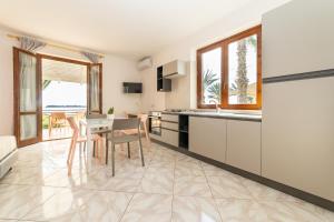 A kitchen or kitchenette at Resort Santa Maria Hotel
