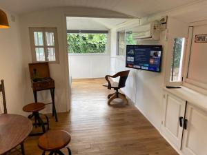 a living room with a chair and a monitor on the wall at SOBRE RIELES VAGON in San Lorenzo