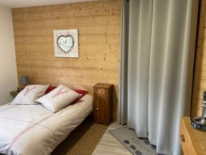 Postel nebo postele na pokoji v ubytování Chambre de la Tournette