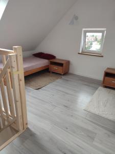 Postel nebo postele na pokoji v ubytování pokoje do wynajecia