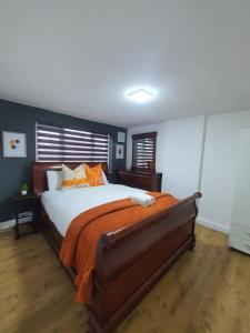 Кровать или кровати в номере 2. Comfy Professional Room [ NHS & TRADES welcome] Beds , Milton Keynes & Silverstone