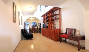 a living room with a chair and a table at Familiar y acogedor in Medellín