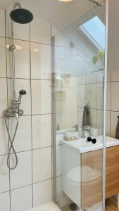 a bathroom with a shower and a sink at Charmante maison a deux pas du centre in Nantes