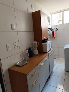 A cozinha ou kitchenette de Ap 101 Aconchegante e Moderno com 3 quartos, sendo 1 suíte