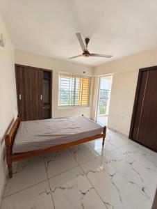 Katil atau katil-katil dalam bilik di Sky Oasis: Luxe 3BHK Apartment. +31 gambar