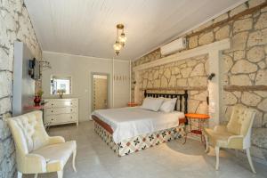 A bed or beds in a room at Deruni Ilıca