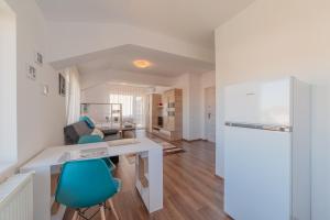 O bucătărie sau chicinetă la Casa Zorilor Cluj