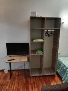 a book shelf with a desk and a computer at Apartment Tsentr 5 in Tashkent