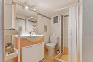 Koupelna v ubytování Irida Stylish, Cozy, Fully Equipped Apt + 16 fotografií