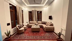 Χώρος καθιστικού στο Four season kasauli