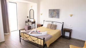 A bed or beds in a room at Seaside Studios Kirania