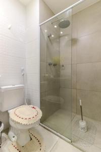 a bathroom with a glass shower with a cake on a toilet at Consolação Estúdio 127 in Sao Paulo