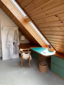 a room with a desk in a attic at Ferienwohnung Frangenberg in Lindlar