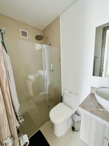 a bathroom with a shower and a toilet and a sink at Nuevo, amoblado y las mejores vistas de amaneceres in Santa Marta