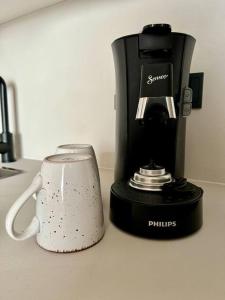 Oprema za pripravo čaja oz. kave v nastanitvi Queen Loui: Comfy Apartment mit Tiefgarage