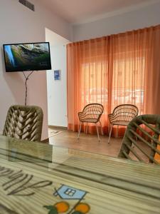 TV a/nebo společenská místnost v ubytování Orange Suite by Alhaurín Loft City Center