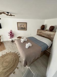 Postel nebo postele na pokoji v ubytování Cycladic Art Dame