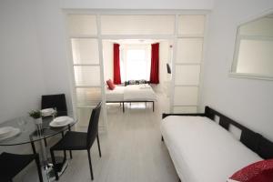 Ένα ή περισσότερα κρεβάτια σε δωμάτιο στο BARTON BEACHSIDE - Stylish Studio Apartment, Double & Single - Central Beach & Promenade Location - Over 21's, Family Friendly Only, ID Required +31 φωτογραφίες