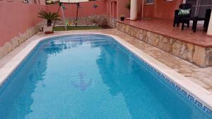 a swimming pool with blue water in a yard at Arel in Riumar
