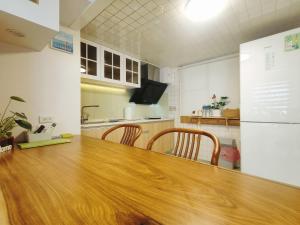 Dapur atau dapur kecil di 白小美輕旅民宿 市中心 新開幕特惠 可包棟