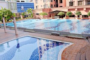 Marina Court Kota Kinabalu-2Bedroom 2Bathroom & 3 Bedroom 2 Bathroom Apartment 내부 또는 인근 수영장