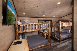 a bedroom with two bunk beds in a cabin at Majestic Pines Lodge in Sevierville