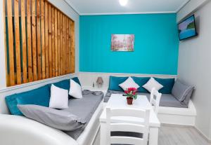 a living room with a couch and a table at Guest House Narta in Vlorë