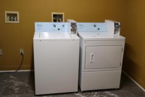 two washing machines and a refrigerator in a room at Woodstream Inn in Hogansville