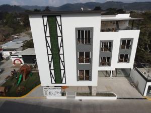 Utsikt mot fjell, enten fra hotellet eller fra et annet sted