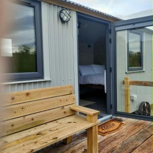 Balkon oz. terasa v nastanitvi Dingle Way Glamping DANÚ Annascaul