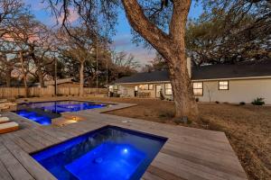 a backyard with a pool and a tree at Arbor Escape with Concierge Services in Marble Falls