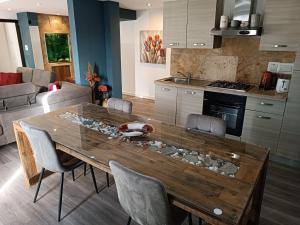 Nhà bếp/bếp nhỏ tại Little Wood