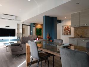Khu vực ghế ngồi tại Little Wood