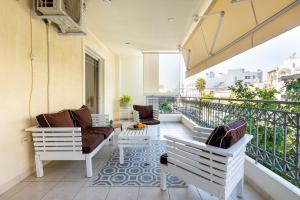 A balcony or terrace at Dodeka Home